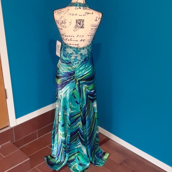 BNWT Morgan & Co. Backless Halter Formal Dress - Picture 3 of 8